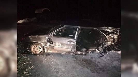 В Екатеринбурге легковушка влетела в грузовик: погиб 18-летний парень