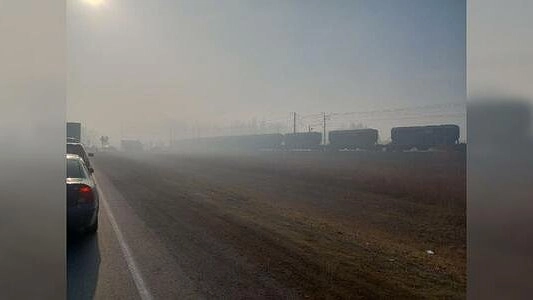 Главная картинка новости: Еще одну дорогу под Екатеринбургом перекрыли из-за смога