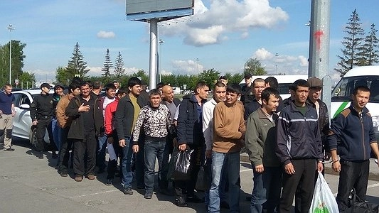 Из Екатеринбурга депортировали 30 гостей из Средней Азии