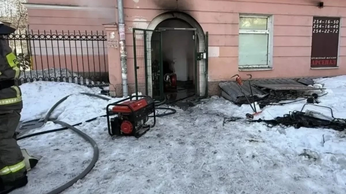 Женщина погибла при пожаре в магазине на Сибирском тракте: предварительная причина — самовозгорание аккумулятора