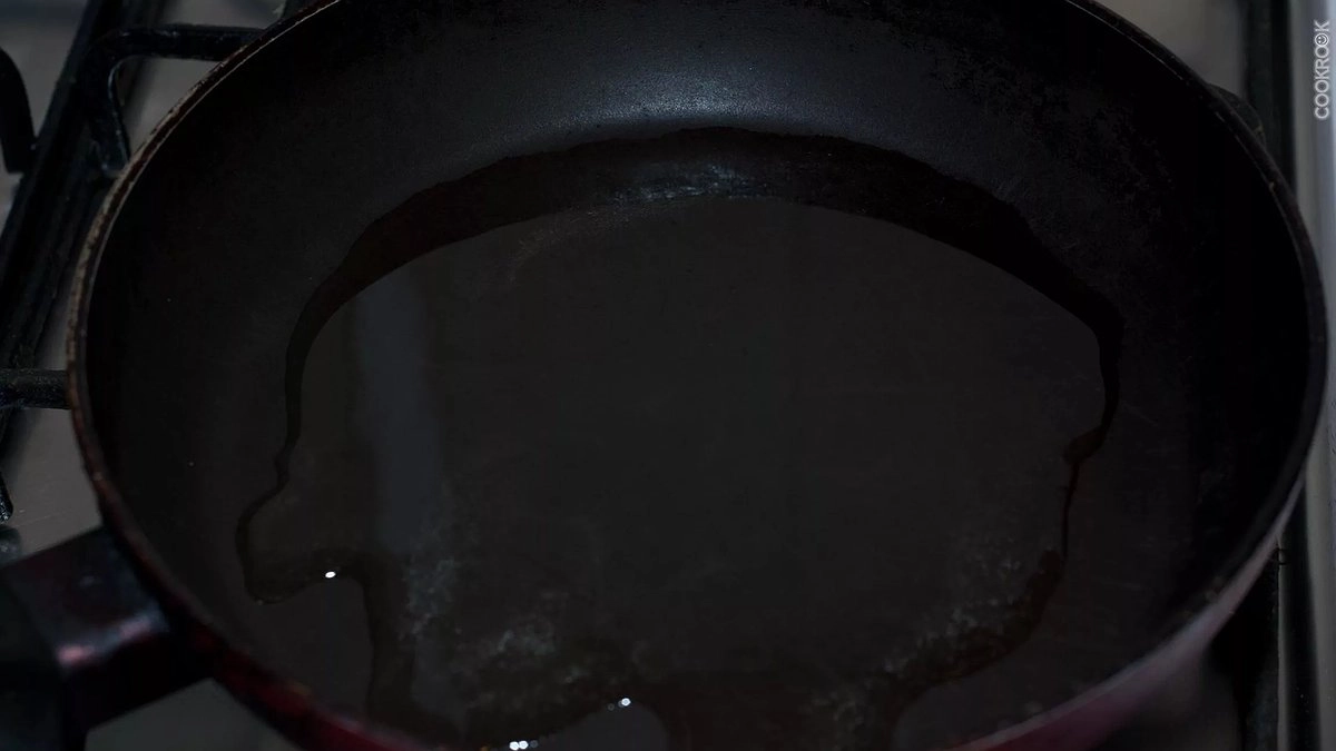 Куда выливать масло после жарки: важное правило, которое нельзя игнорировать