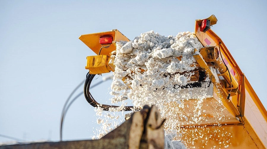 Зачистка мегаполиса: за выходные из Екатеринбурга вывезли более 1,5 тысячи тонн снега