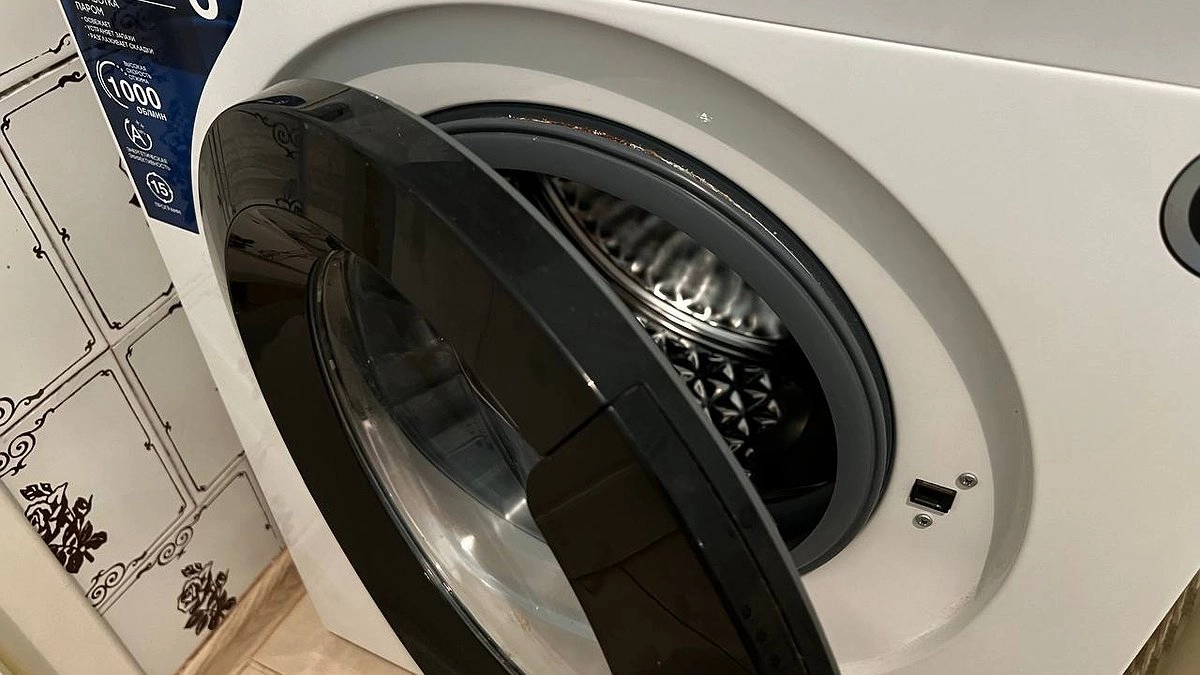 Можно ли оставлять дверцу стиральной машины открытой: 4 неприятных последствия популярной ошибки