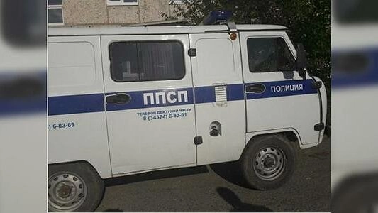 Главная картинка новости: Переодевал плавки за машиной: уральский бизнесмен сломал челюсть парню за "развращение детей"