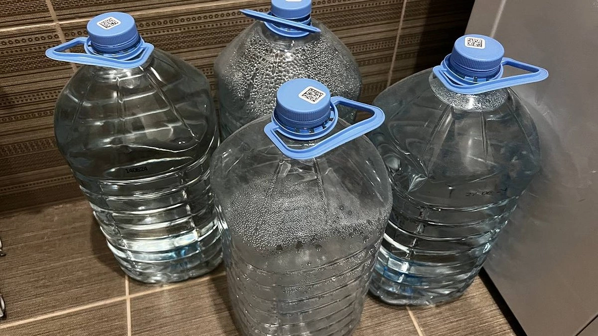 Перестаньте выкидывать 5-литровые пластиковые тары: ушлые хозяева давно это поняли - порядок в доме будет обеспечен