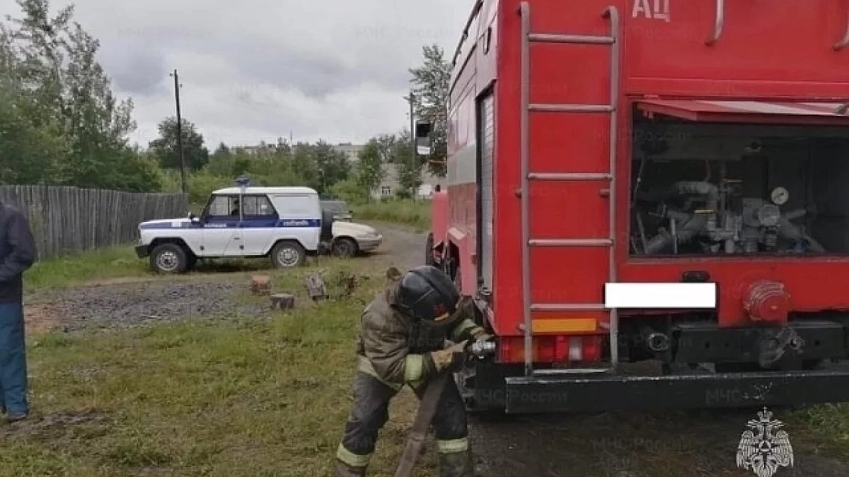 За сутки на Среднем Урале потушили 12 пожаров, пострадала женщина