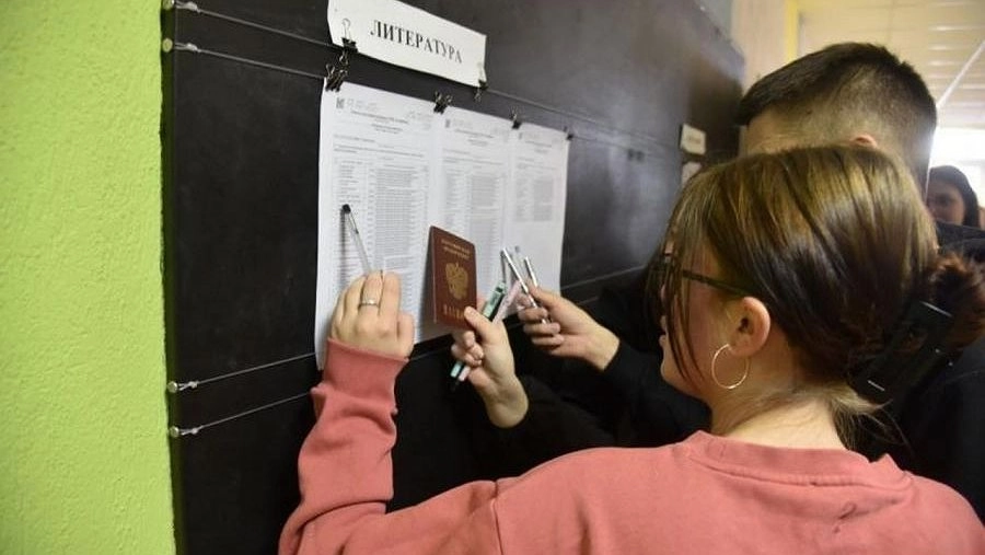 Досрочный ЕГЭ-2026 стартовал в Свердловской области: кто сдаёт и как работает нейросеть