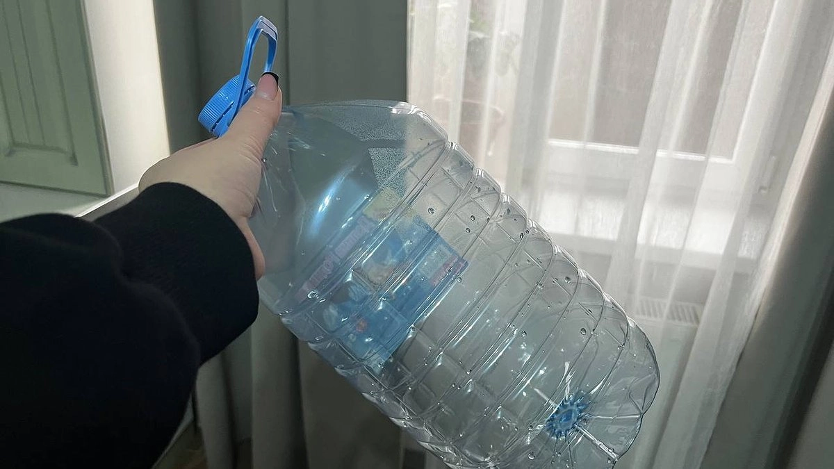 Главная картинка новости: Пластиковые бутылки ни за что не выбрасывайте ни в коем случае: вот что из них можно сделать для порядка в доме