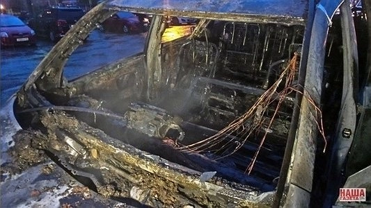 В Екатеринбурге на Крауля сгорел ВАЗ - 28-29 мая 2015 года