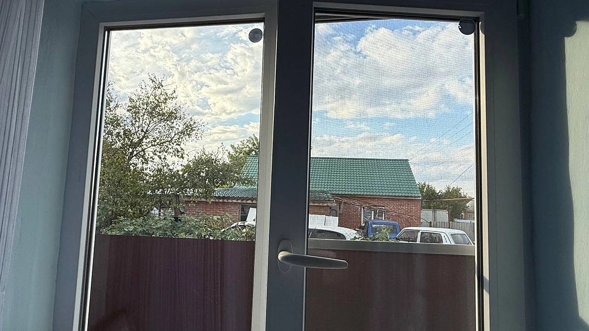 Всего 1 чайная ложка в таз — и окна сверкают бриллиантом до весны: копеечный трюк для ленивых