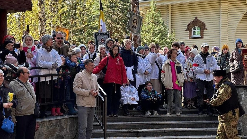 В воскресенье детский крестный ход прошел по улицам Екатеринбурга до Ганиной Ямы
