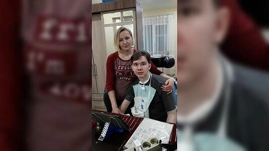 Из Владивостока в Екатеринбург ради лечения: история 7-летней борьбы матери за жизнь сына