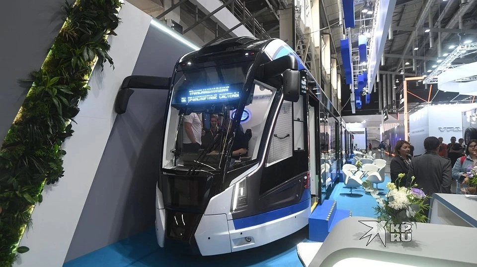 Новый трамвай «Воевода» приехал на ИННОПРОМ в Екатеринбурге