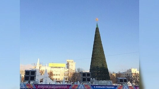Главная картинка новости: График работы ледового городка в Екатеринбурге в 2017 году