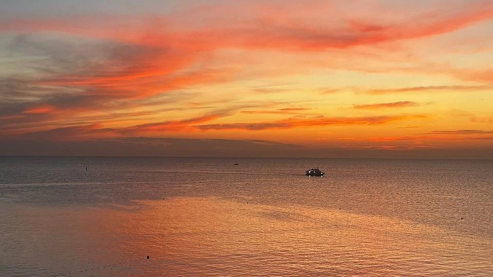 Главная картинка новости: Спасения не будет даже в тени: синоптики назвали даты начала адской жары в России