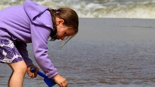 Главная картинка новости: Как вывезти ребенка в отпуск по России: нужна ли доверенность, если несовершеннолетний путешествует без родителей, с одним из родителей, с бабушкой и дедушкой