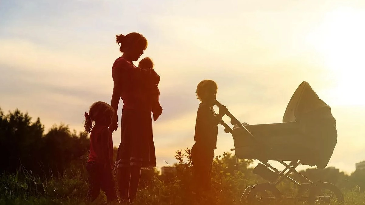 «Ощутимое дополнение к пособиям»: какие новые льготы получат многодетные семьи Екатеринбурга в 2026 году