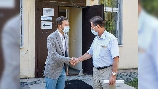 Главная картинка новости: Алексей Вихарев подарил 14-ой больнице Екатеринбурга стерилизатор для посуды и пробирок
