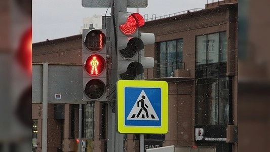 В Екатеринбурге Lada сбила 14-летнюю девочку, вылетев на красный