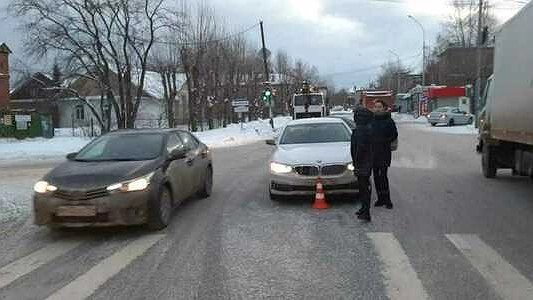 На Вторчермете BMW сбил трех человек на пешеходном переходе