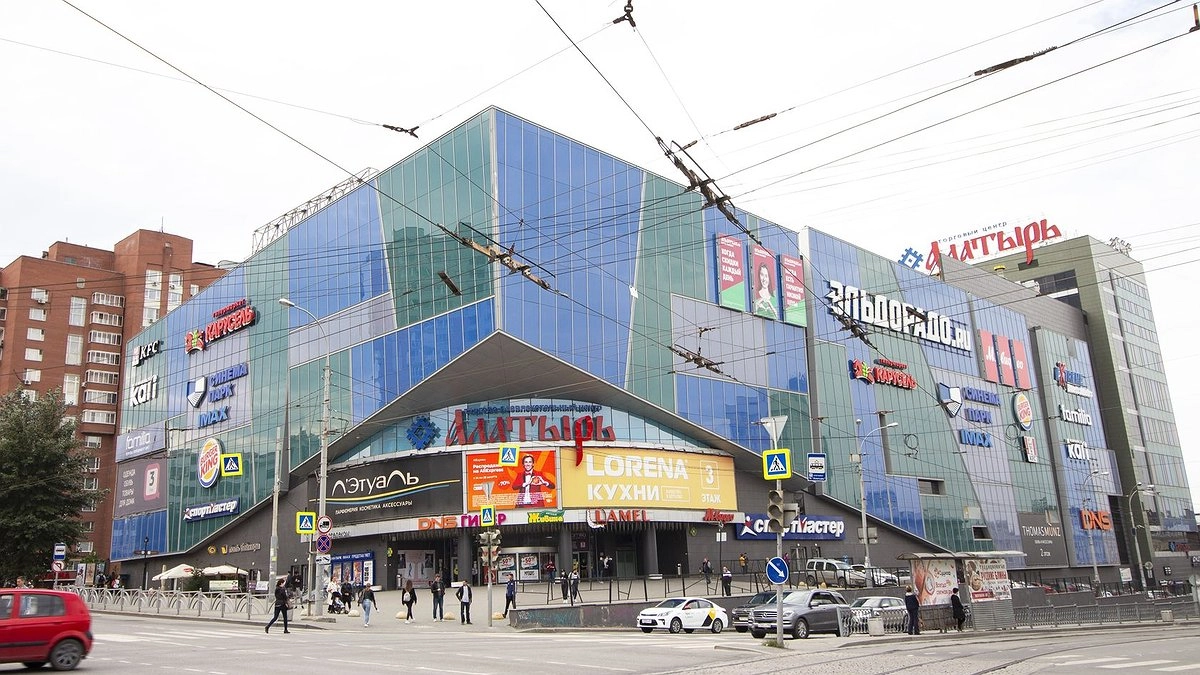 ТРЦ «Алатырь» в Екатеринбурге преобразуют: наземные парковки заменят зоной отдыха