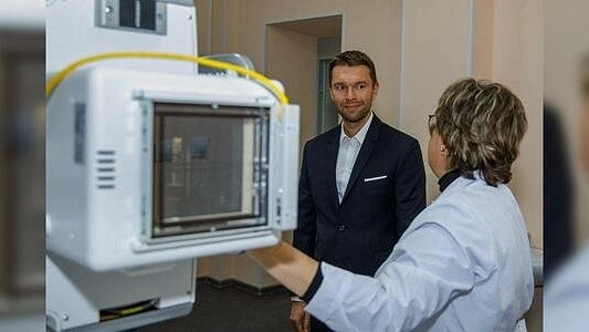 Главная картинка новости: В Екатеринбургской больнице №23 отремонтировали рентген кабинет. Помог Алексей Вихарев