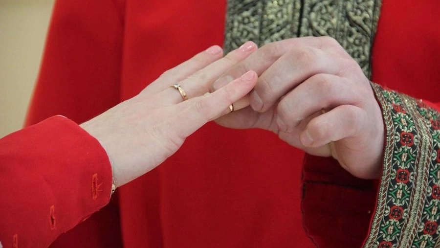 Главная картинка новости: Кокошники вместо фаты: на Урале стартовал фестиваль свадеб в народных традициях