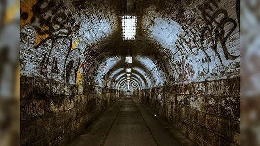 Главная картинка новости: В мэрии Екатеринбурга ответили, какие граффити не будут смывать