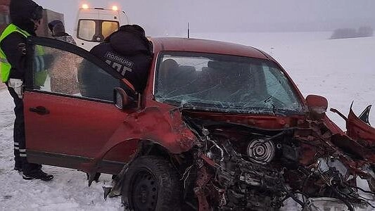 Водитель Nissan и ее 10-летняя дочка пострадали при столкновении с грузовиком под Красноуфимском