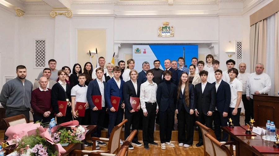 Глава Екатеринбурга наградил Павла Дацюка и юных чемпионов города