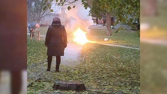 Главная картинка новости: В Екатеринбурге в руках женщины взорвался пакет с мусором