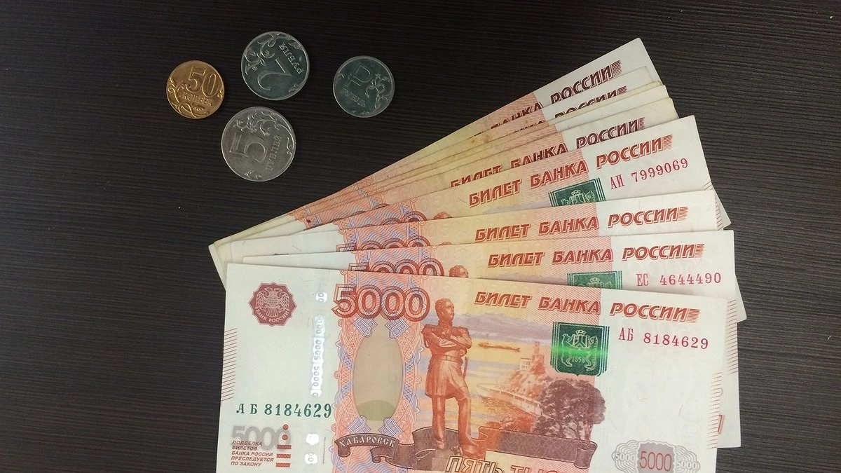 Екатеринбуржцам рассказали, сколько они будут получать в 2025 году