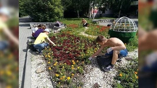 Главная картинка новости: Работа на лето для подростков в Екатеринбурге: где найти и сколько платят