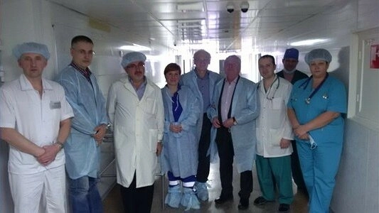 Врачи Екатеринбурга продолжают бороться за жизнь девочки, которую засыпало снегом