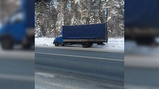 На трассе Пермь – Екатеринбург полицейские спасли замерзшего водителя грузовика