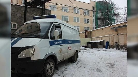 Главная картинка новости: В уральской столице пьяный хулиган напал на охранника областного казначейства
