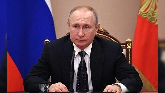 Соцвыплаты, перенос голосования, новые больничные и налоги из-за коронавируса: главное, о чем сказал Путин