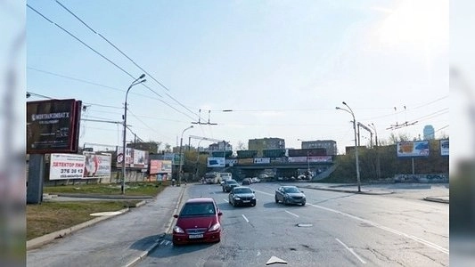 В Екатеринбурге на улице Малышева от Восточной до Генеральской из-за опасного поворота будут ограничение скорости, столбики и видеокамеры