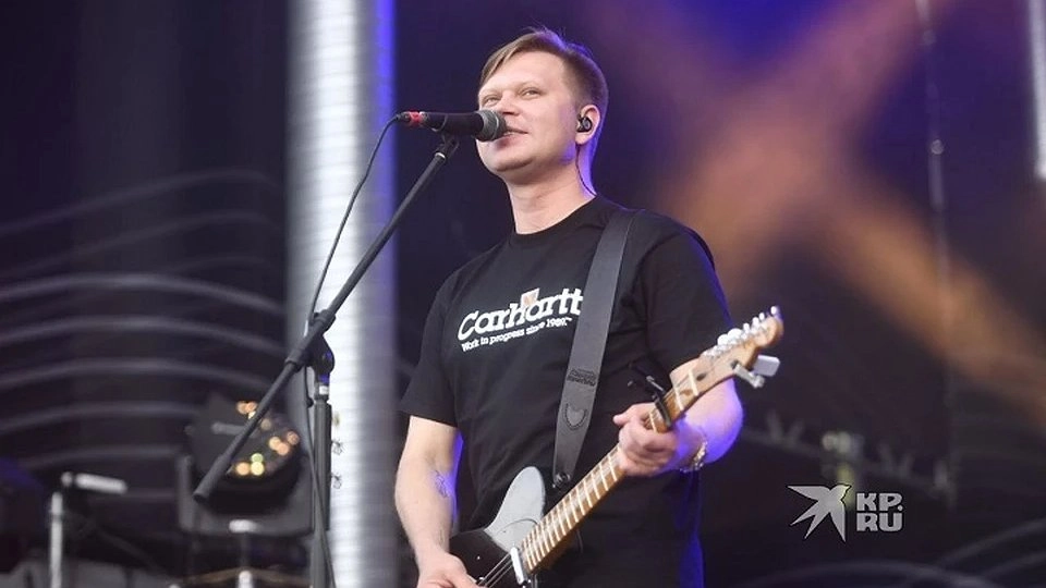 Барнаульская группа «Комната Культуры» устроила неожиданный концерт на Плотинке в Екатеринбурге