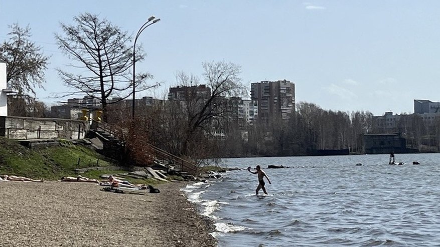 Уралец открыл купальный сезон в апреле и утонул