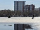 Полуголые екатеринбурженки станцевали на льду для рыбаков. Фото