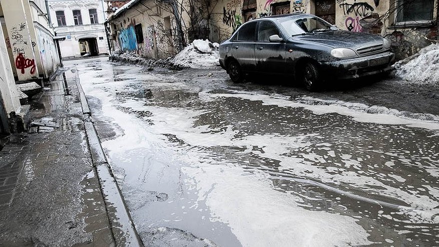 За один день с улиц Екатеринбурга вывезли 275 тонн грязи