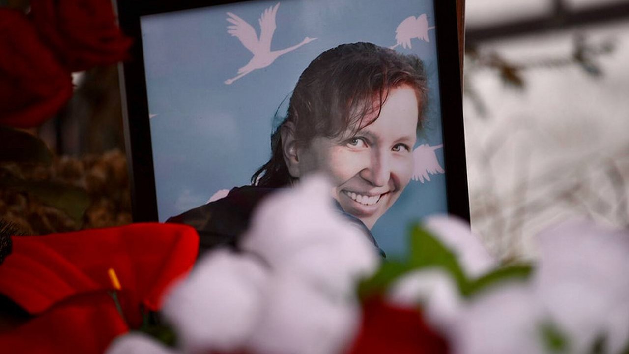 Главная картинка новости: Она умерла не от пуль: в Свердловской области отправили в последний путь погибшую в теракте в «Крокусе»