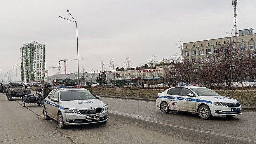 В Екатеринбурге 16 апреля перекроют две улицы. Где будет не проехать? 