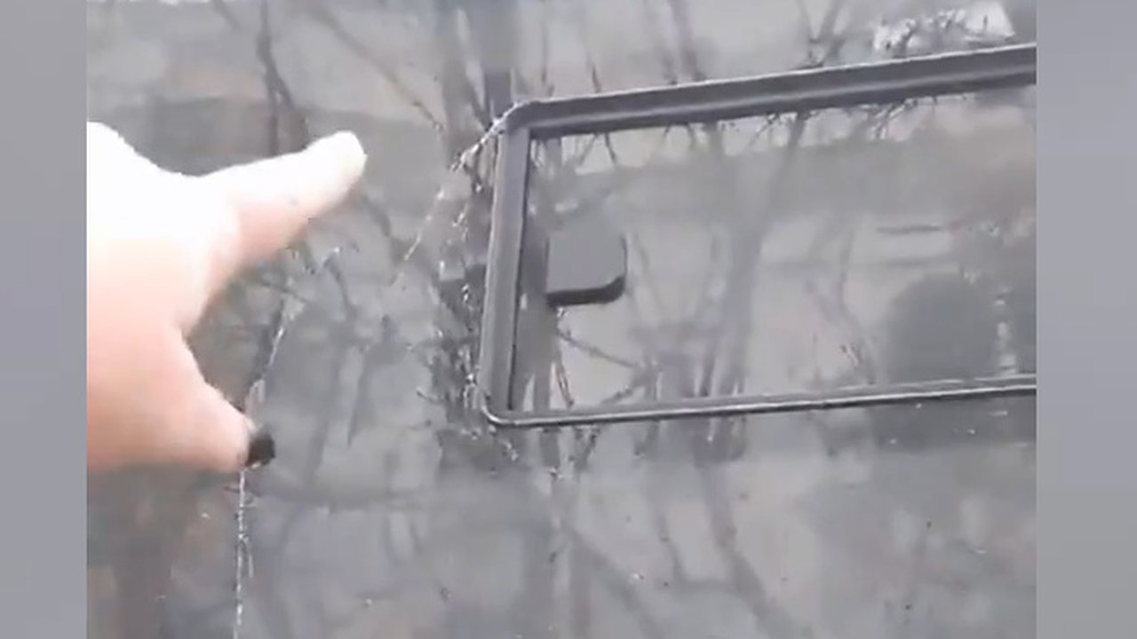 Главная картинка новости:  Подростки обстреляли новый автобус в Каменске-Уральском 