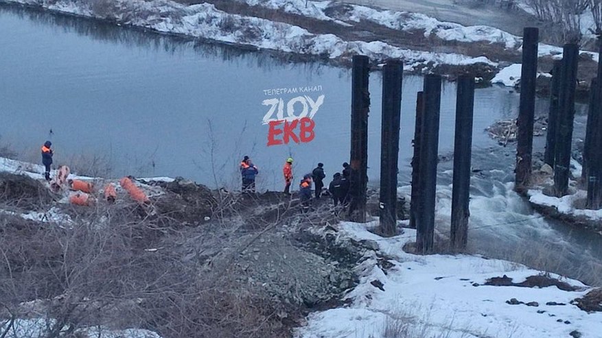 В Екатеринбурге  из реки Исеть вытащили труп мужчины