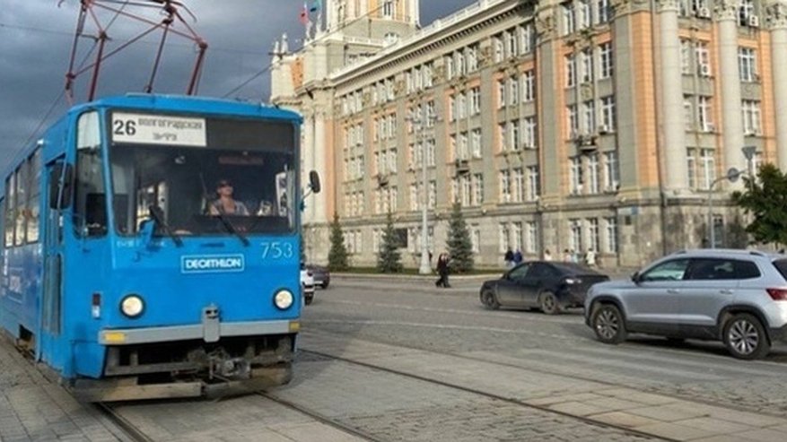 Неудобный пешеход уберут: в центре Екатеринбурга исчезнет брусчатка