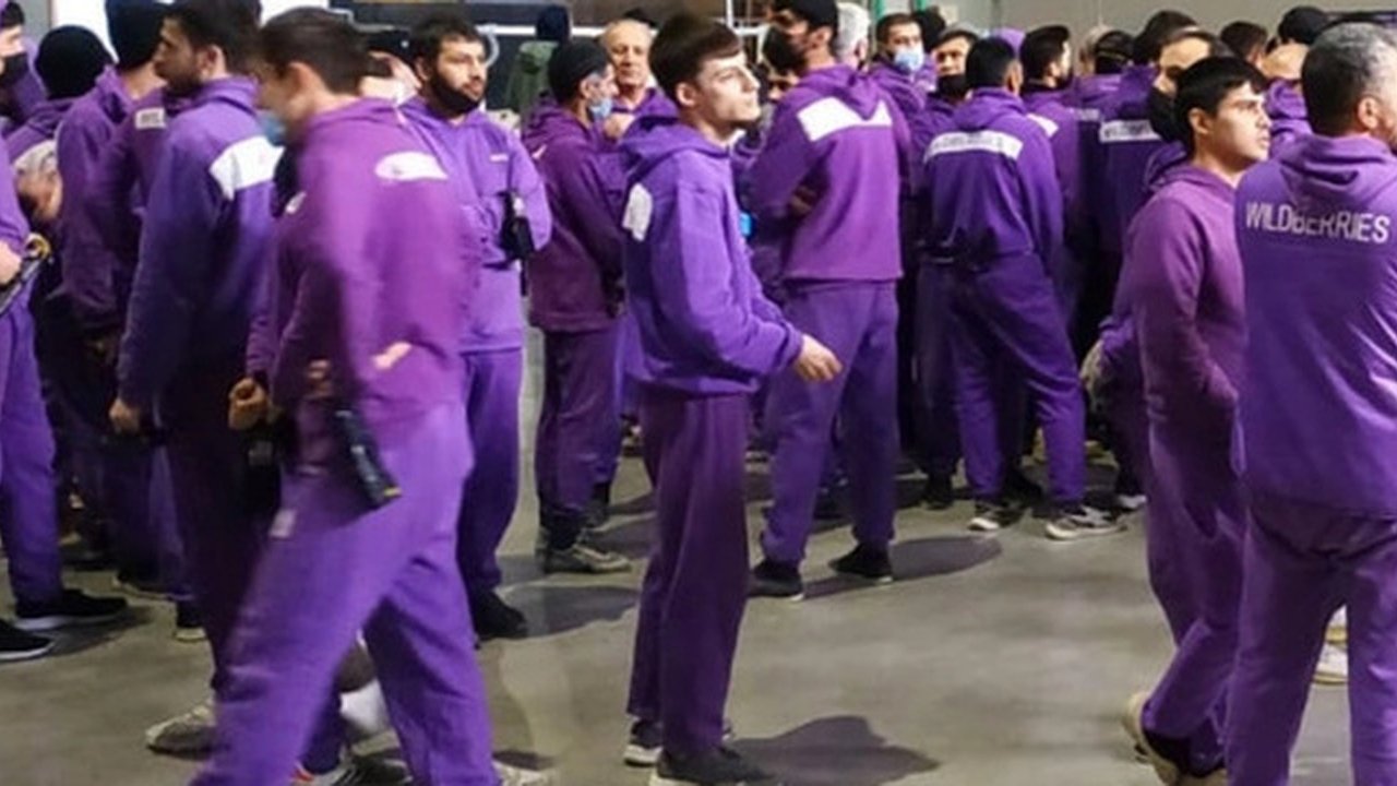 Главная картинка новости: Силовики оккупировали на склад Wildberries в Екатеринбурге. Что происходит?