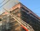 В центре Екатеринбурга загорелась крыша пятиэтажного дома