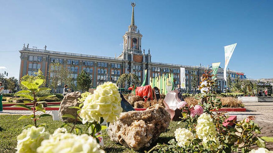 На площади 1905 года зацвел настоящий сад